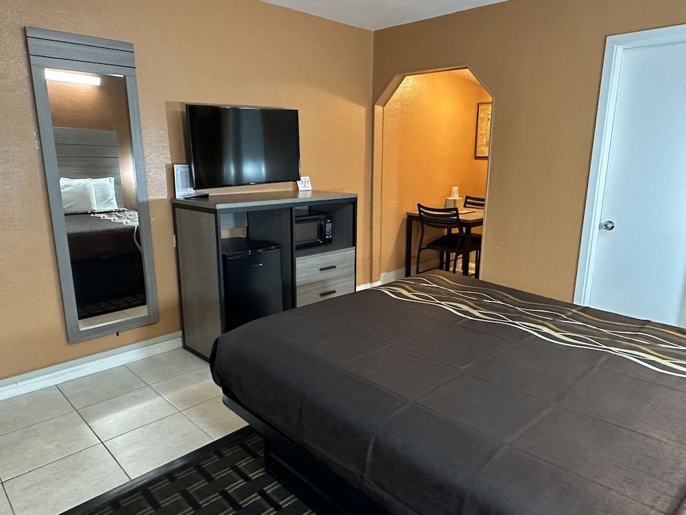 New Corral Motel Basic Room, 1 Queen Bed, Non Smoking 12