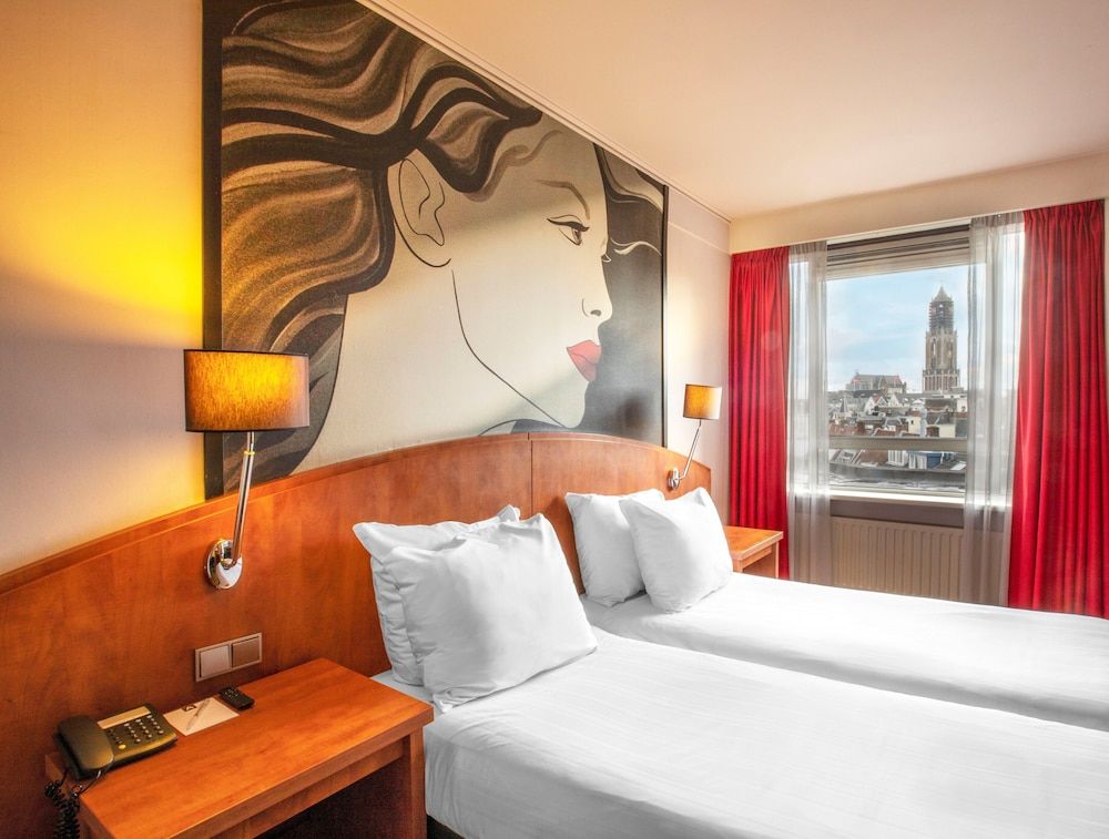 Leonardo Hotel Utrecht City Center Deluxe Room, 1 Double or 2 Twin Beds, Non Smoking, City View 3