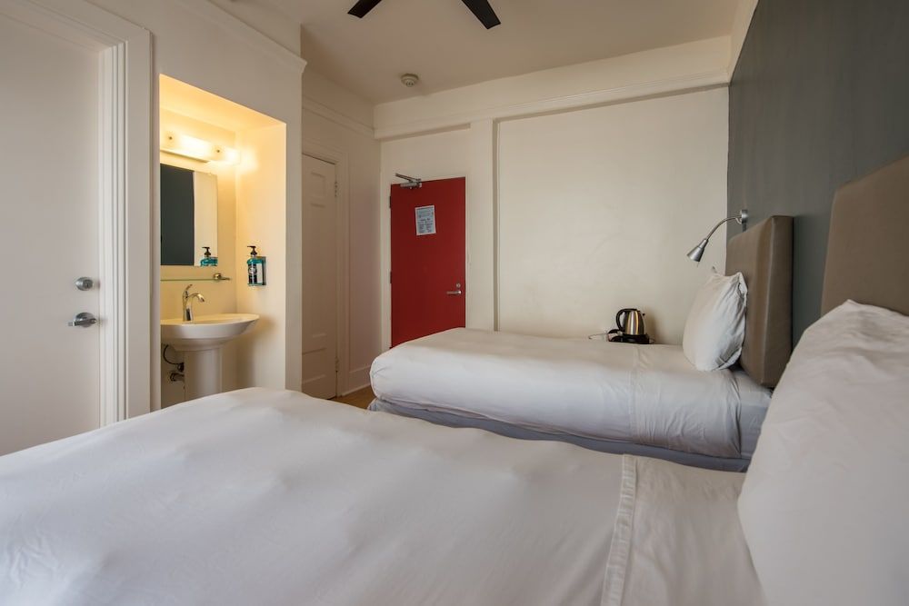 The Herbert Hotel Economy Room, 2 Twin Beds, Hallway Bathroom Seasonal