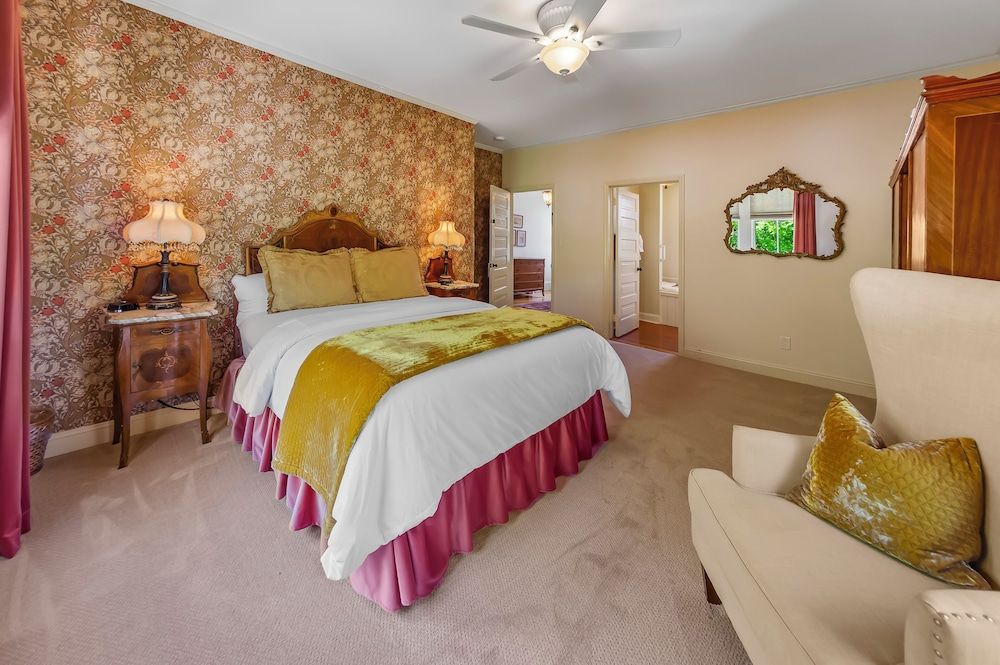 The Aerie Bed and Breakfast Deluxe Room, 1 Queen Bed, Private Bathroom (The King George III Suite) 3