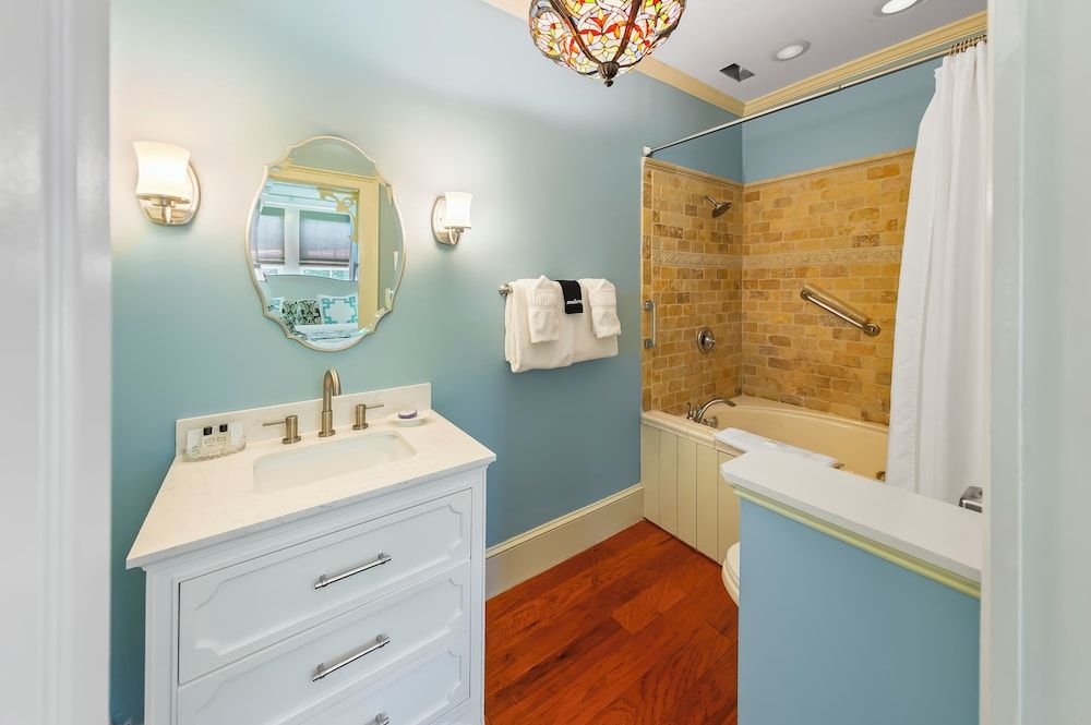 The Aerie Bed and Breakfast Grand Suite, 1 King Bed, Private Bathroom (The Caleb Bradham Suite) 4