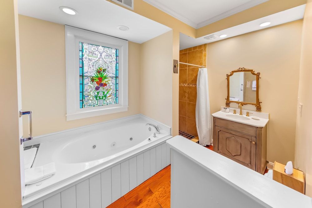 The Aerie Bed and Breakfast Deluxe Room, 1 Queen Bed, Private Bathroom (The King George III Suite) 4