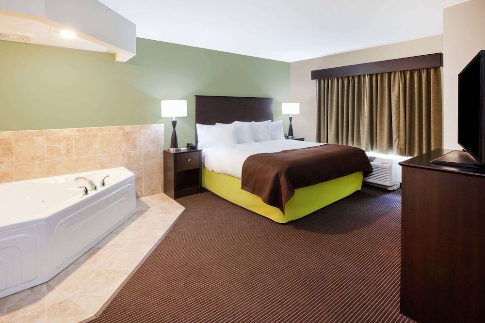 Deluxe Studio Suite, 1 King Bed, Non Smoking
