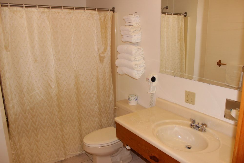 Nootka Lodge Jacuzzi Room 2 Queens (Superior) 3