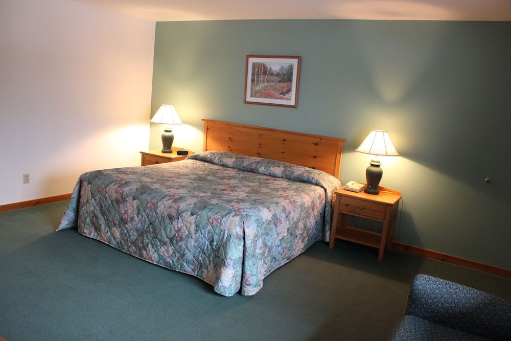 Nootka Lodge Jacuzzi Room 1 King (Superior) Pet Friendly 2