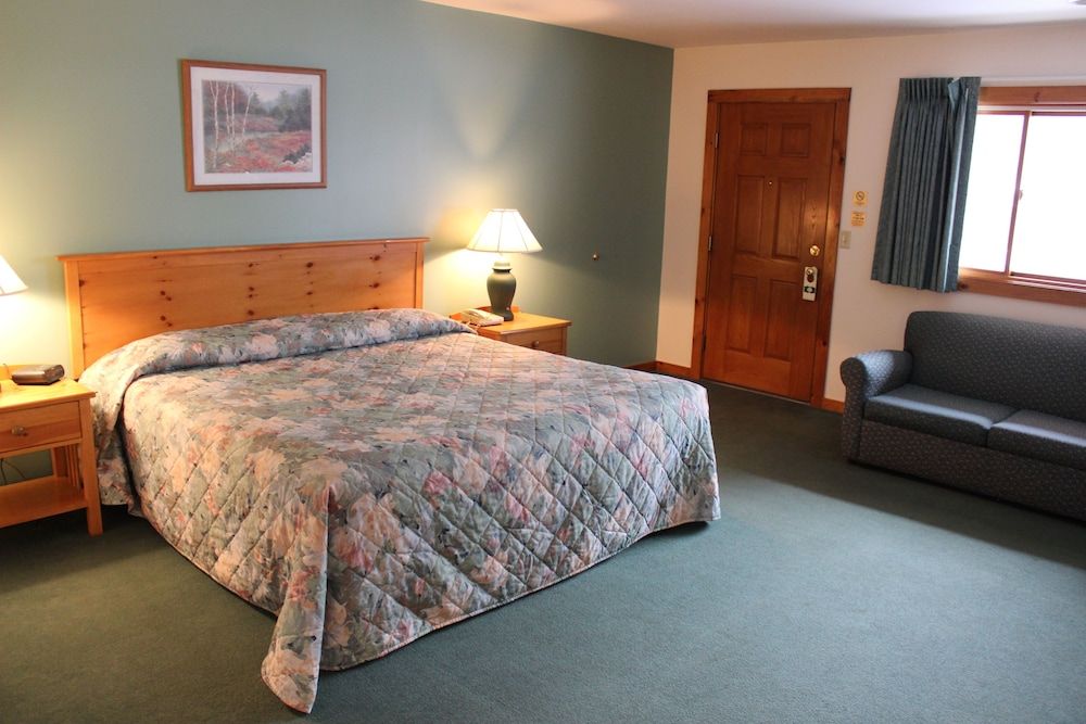 Nootka Lodge Jacuzzi Room 1 King (Superior) Pet Friendly 5