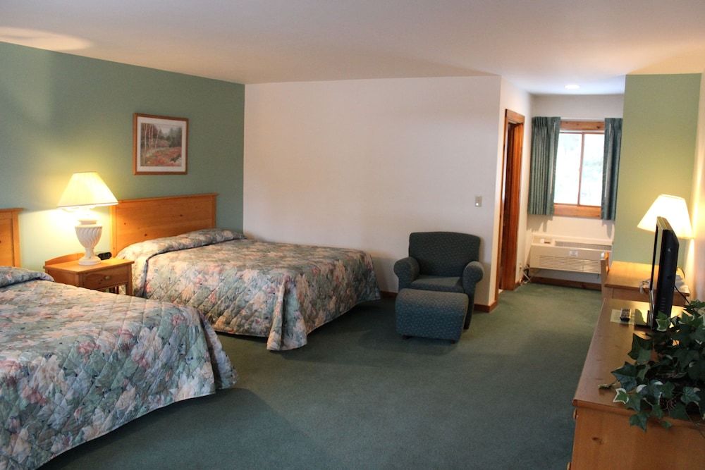 Nootka Lodge Jacuzzi Room 2 Queens (Superior) 5