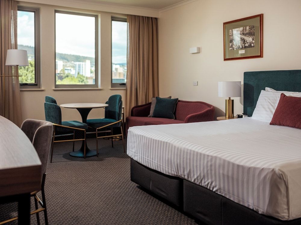 Lenna of Hobart King Room - Mountain View 2