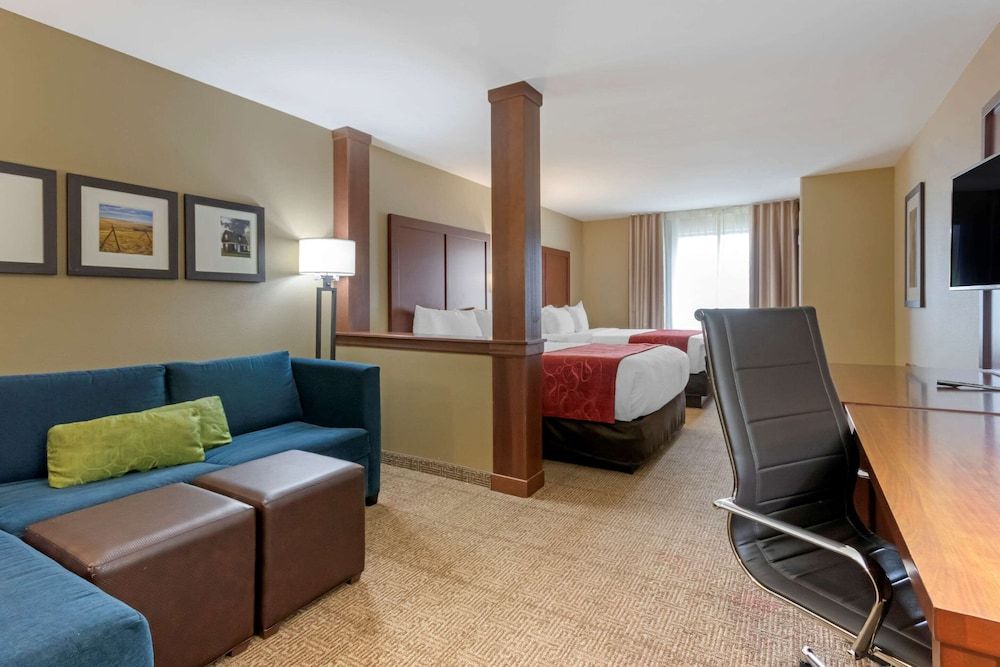 Suite, Multiple Beds, Non Smoking (2 Queen,2 Person Sofa Bed, Tub Only)