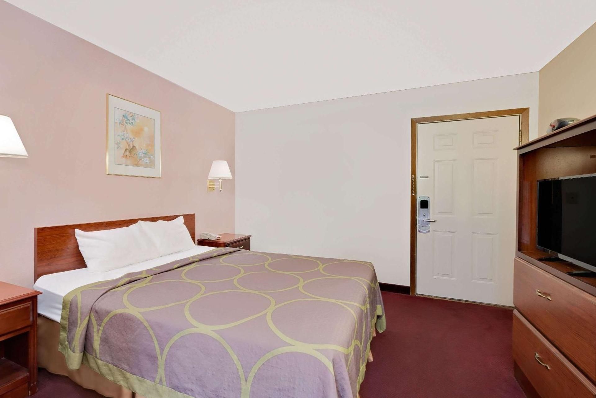 1 Queen Bed Non-Smoking