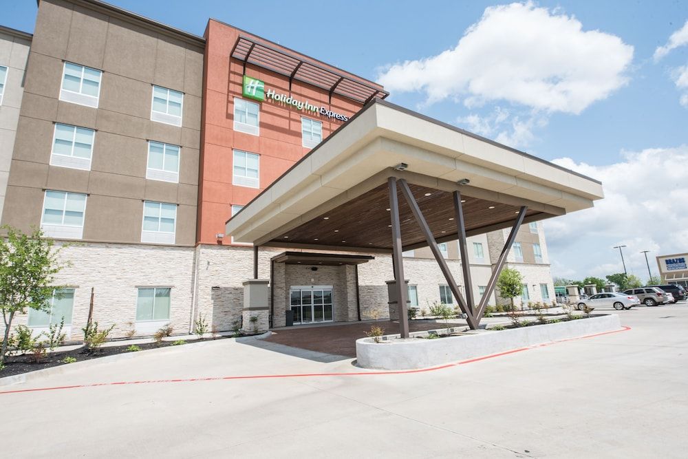 undefined Holiday Inn Express & Suites Houston - Hobby Airport Area by IHG 8