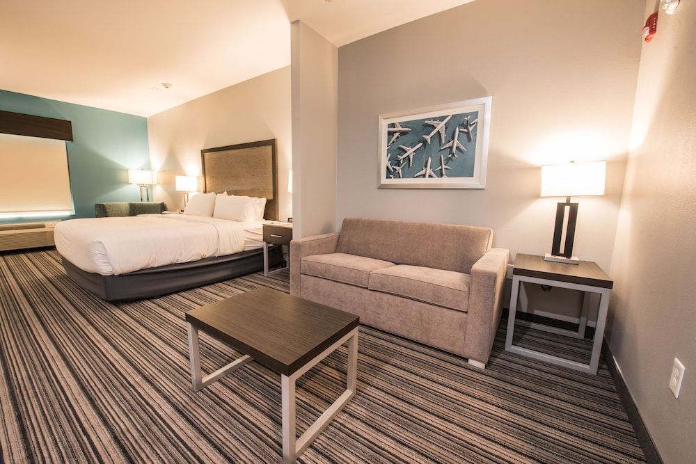 undefined Holiday Inn Express & Suites Houston - Hobby Airport Area by IHG 2