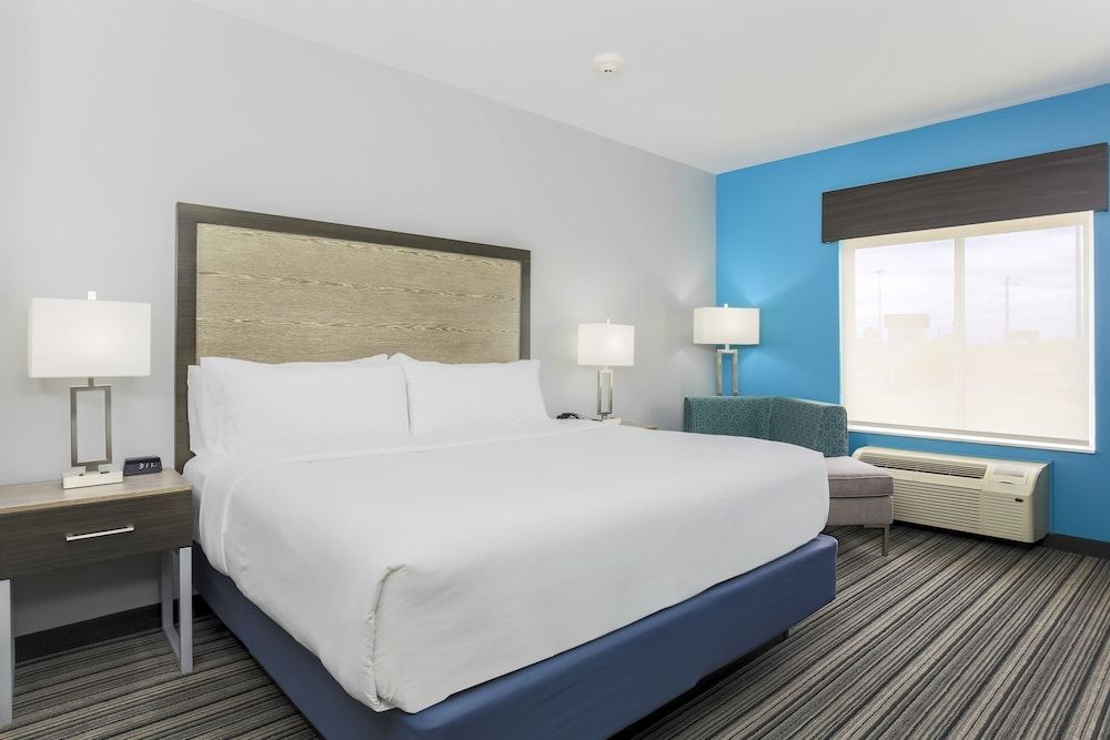 undefined Holiday Inn Express & Suites Houston - Hobby Airport Area by IHG 9