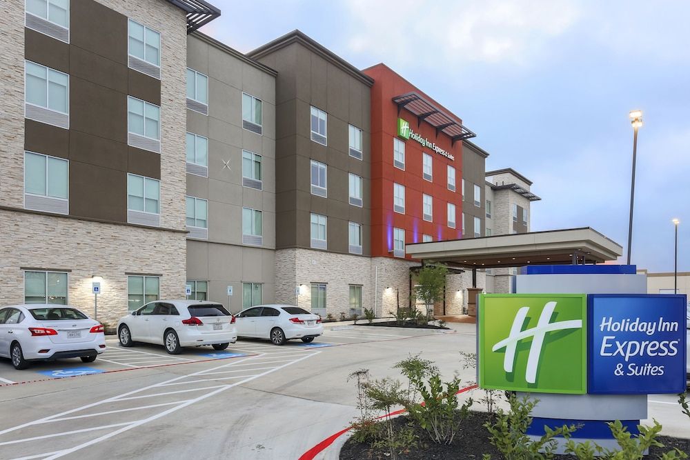 undefined Holiday Inn Express & Suites Houston - Hobby Airport Area by IHG 6