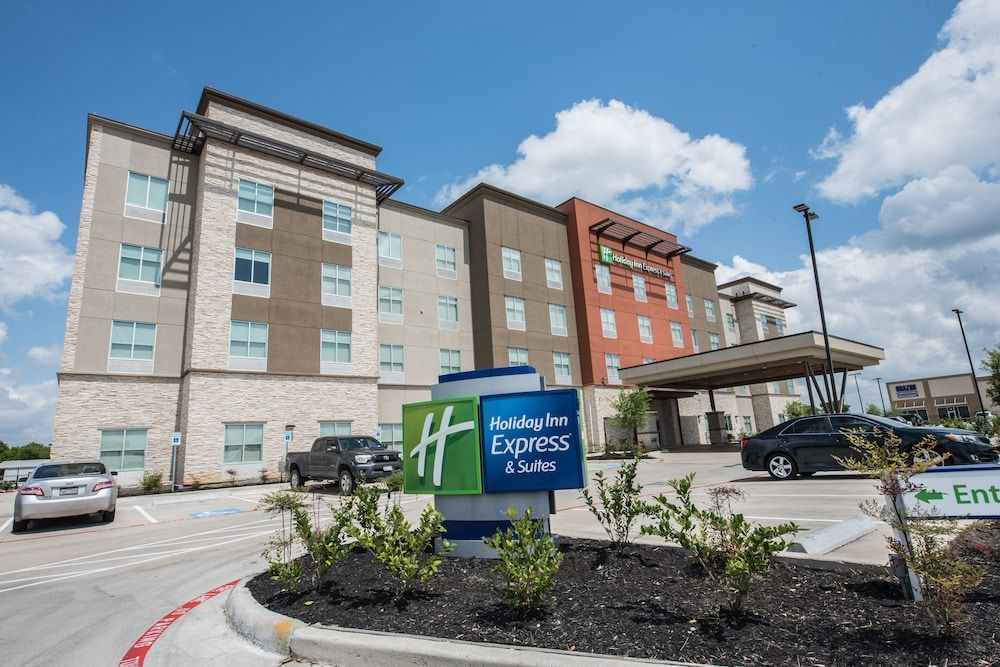 undefined Holiday Inn Express & Suites Houston - Hobby Airport Area by IHG 5