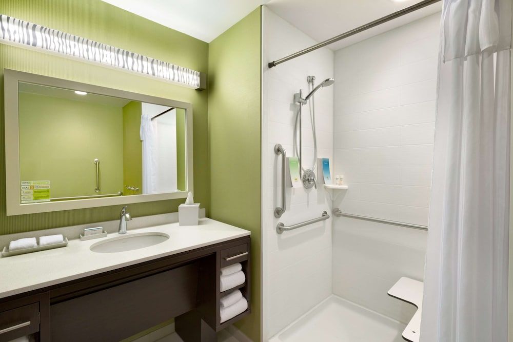 Studio, 1 Queen Bed, Accessible, Non Smoking (Roll In Shower)
