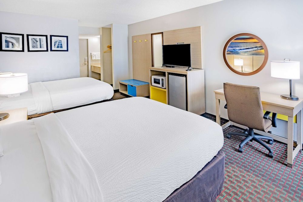 Room, 2 Queen Beds, Non Smoking