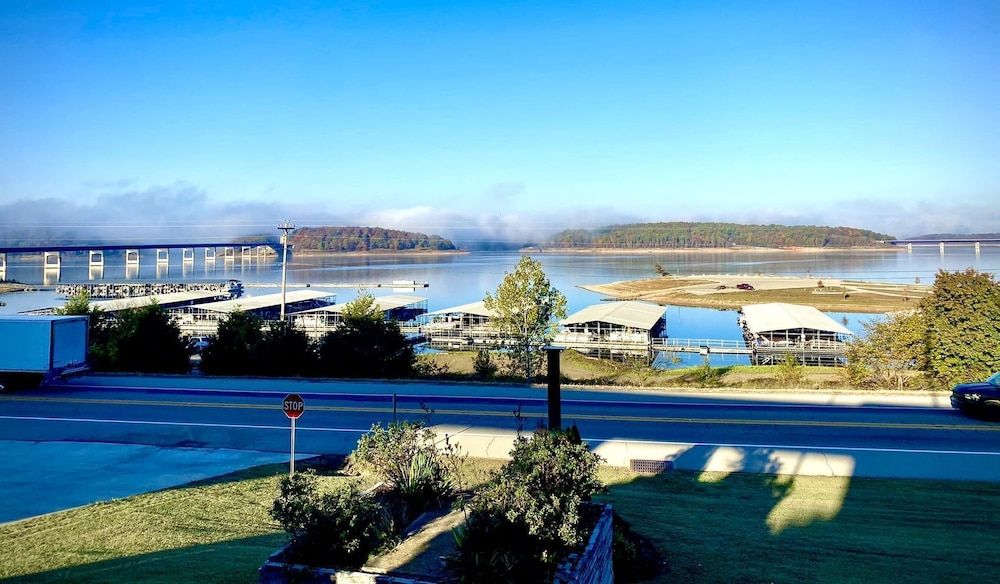 Lake Norfork Resort Standard Room, 2 Double Beds, Non Smoking 3