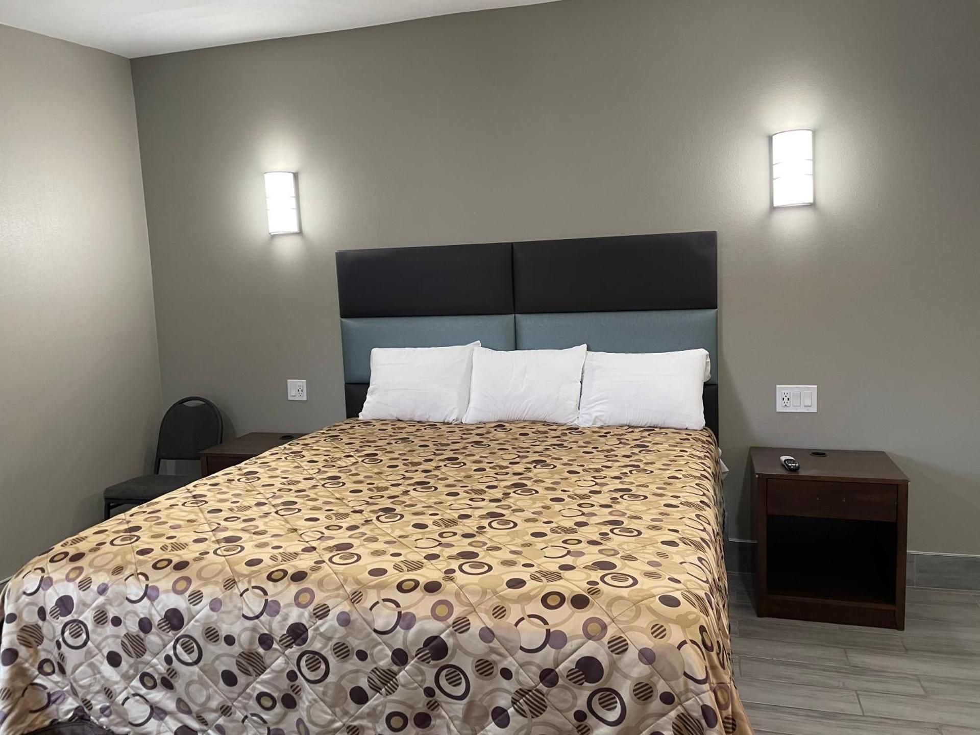 Town House Motel King Room with Spa Bath