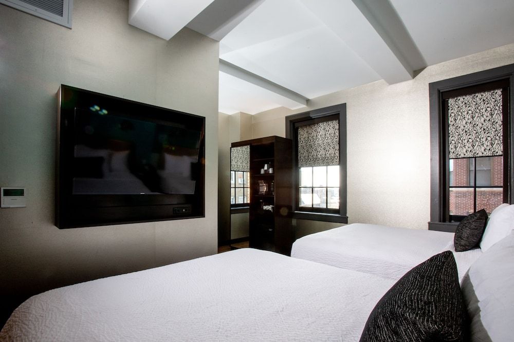 Fairfield Inn & Suites by Marriott Philadelphia Downtown/Center City Room, 2 Queen Beds, Non Smoking