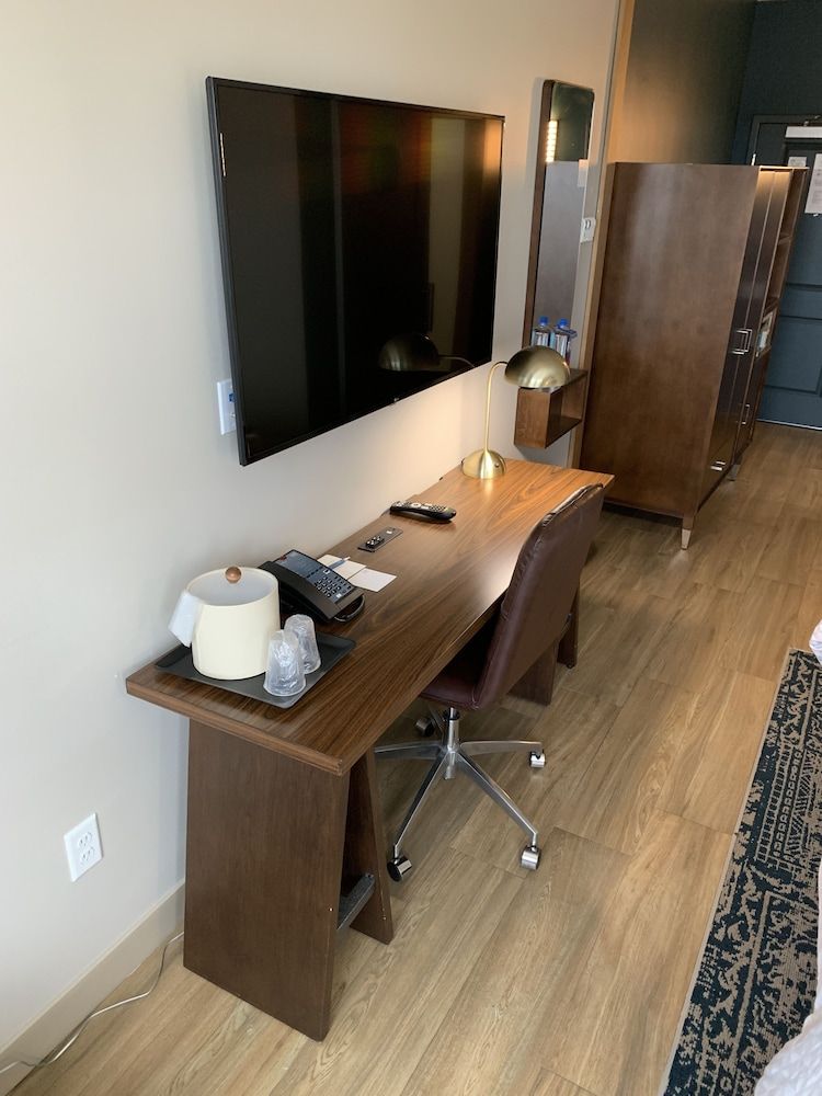 Four Points by Sheraton Houston Intercontinental Airport Design Room, 2 Queen Beds 6