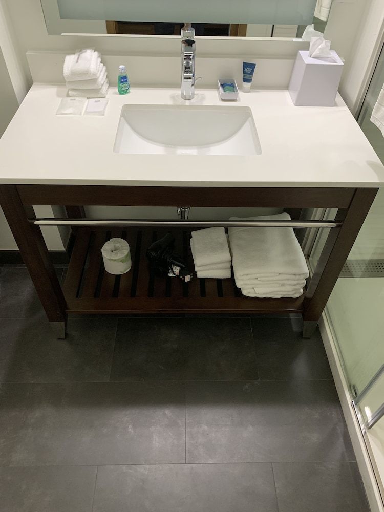 Four Points by Sheraton Houston Intercontinental Airport Design Room, 2 Queen Beds 3