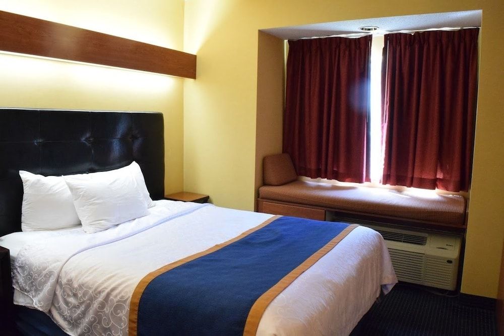 Junior Suite, 1 Queen Bed with Sofa bed