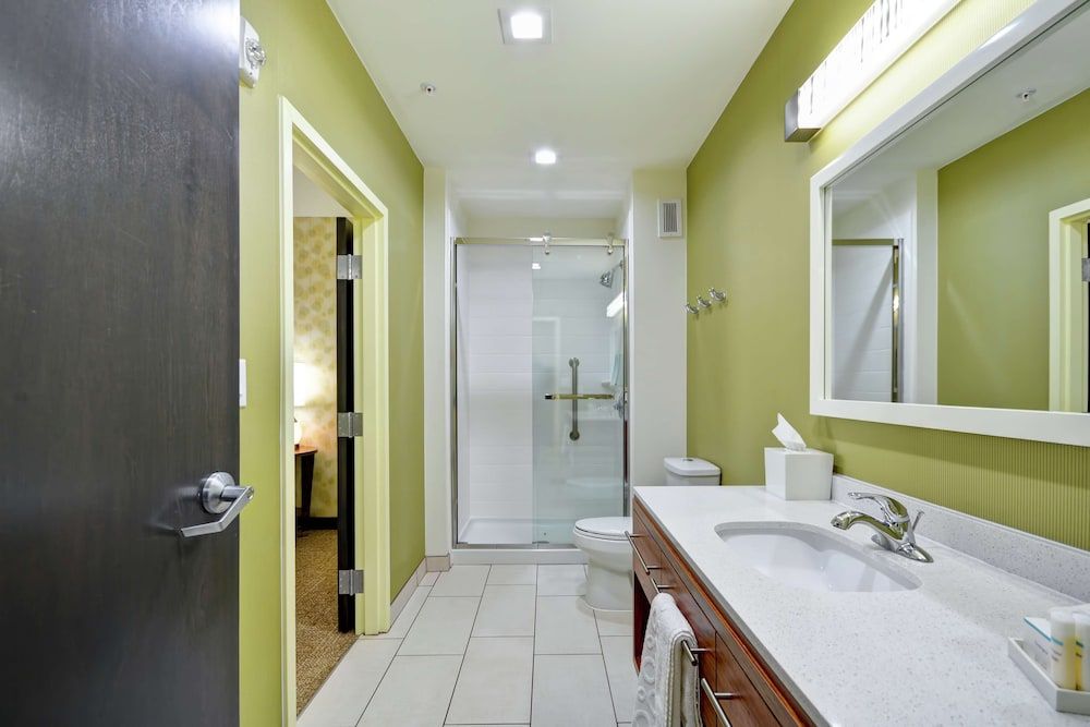 Suite, 1 King Bed, Accessible, Non Smoking (Hearing)