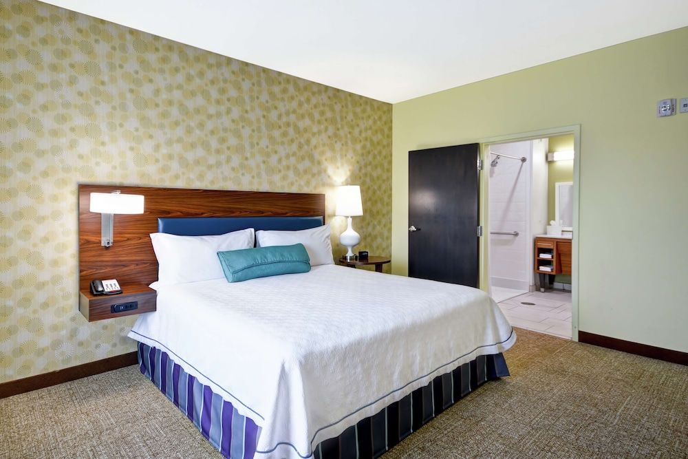 Suite, 1 King Bed, Accessible, Non Smoking (Mobility & Hearing, Roll-in Shower)