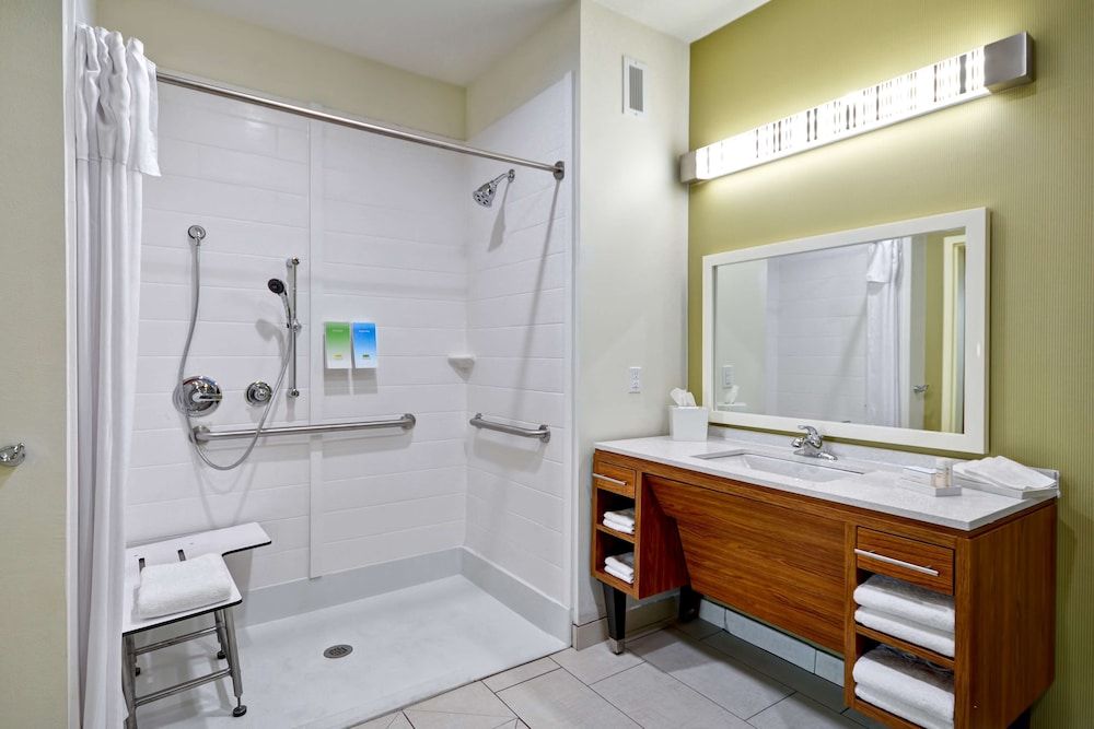 Suite, 1 King Bed, Accessible, Non Smoking (Mobility & Hearing, Roll-in Shower)