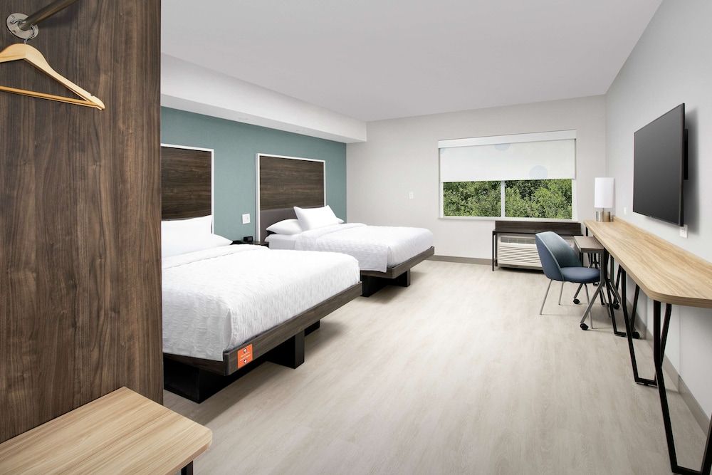 Room, 2 Queen Beds, Accessible, Bathtub