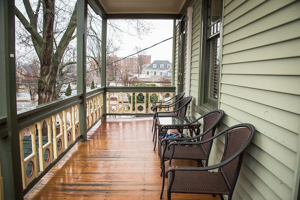 Standard, Queen, Garden View, Balcony