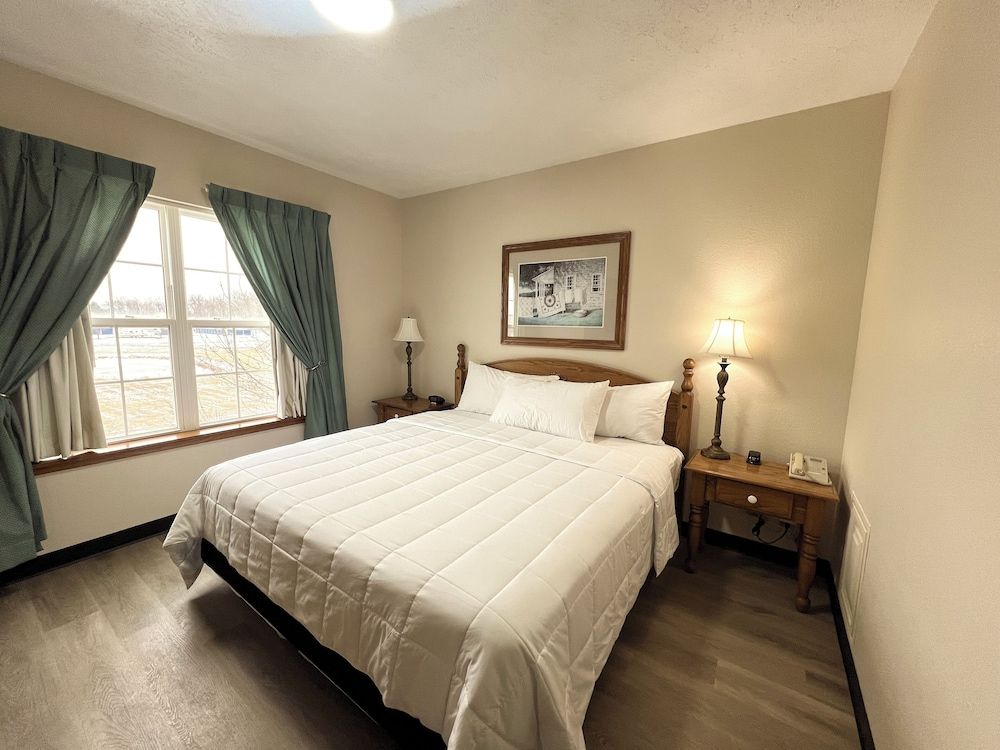 Van Buren Hotel 1 Bedroom King Suite with Sofa Bed