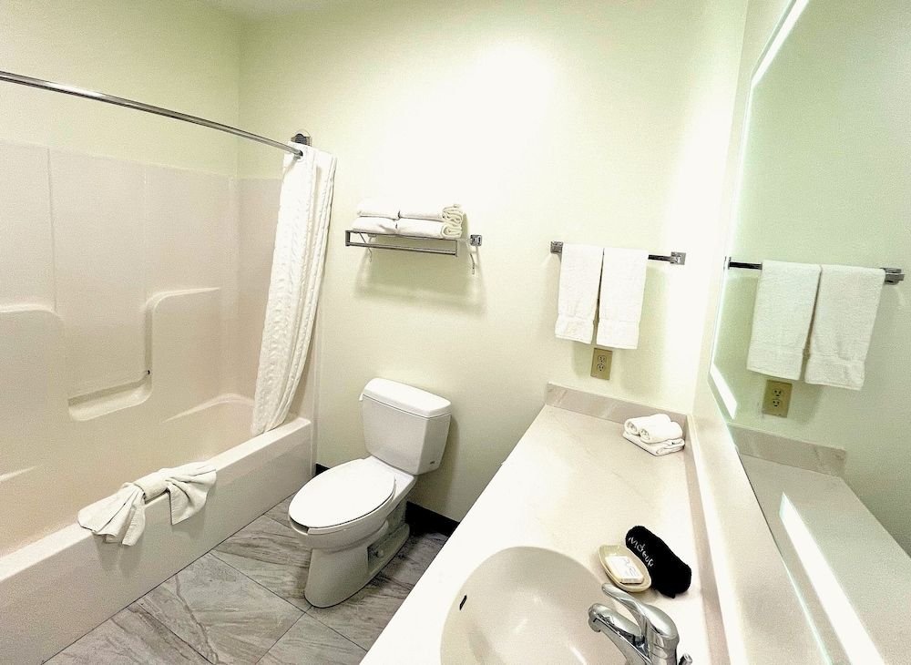 Van Buren Hotel 2 Queen Family Suite Sofa Bed 4