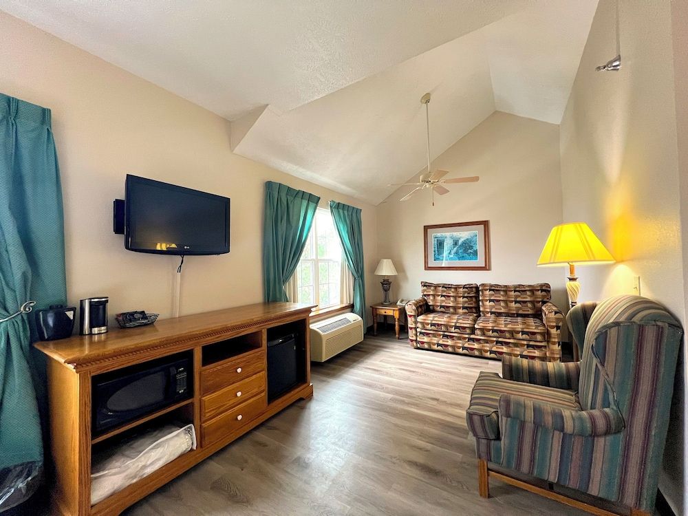 Van Buren Hotel 2 Queen Family Suite Sofa Bed 5