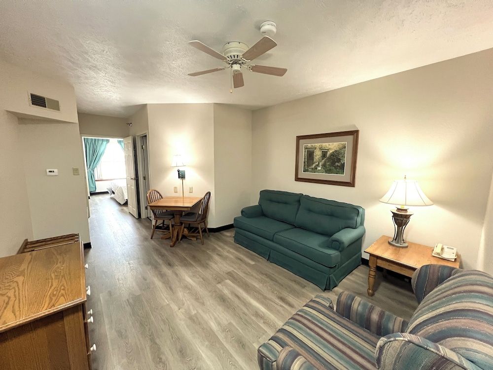 Van Buren Hotel 1 Bedroom King Suite with Sofa Bed 3