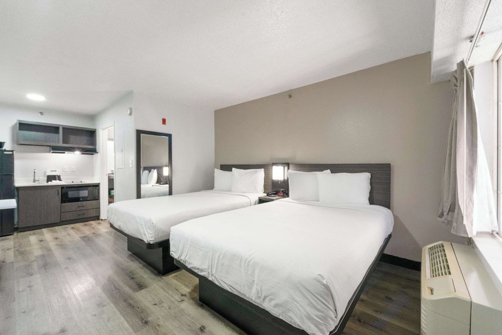 Studio 6 Tucker, GA - Atlanta Northlake Standard Room, 2 Queen Beds, Smoking