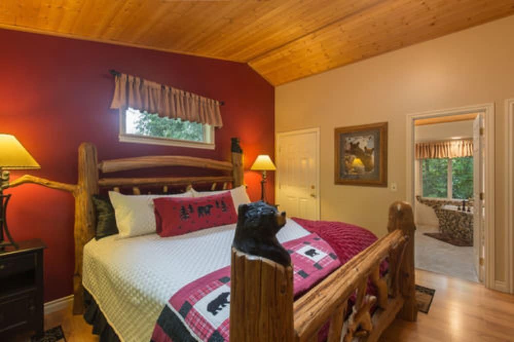 Room, Private Bathroom (Whimsical Bear)