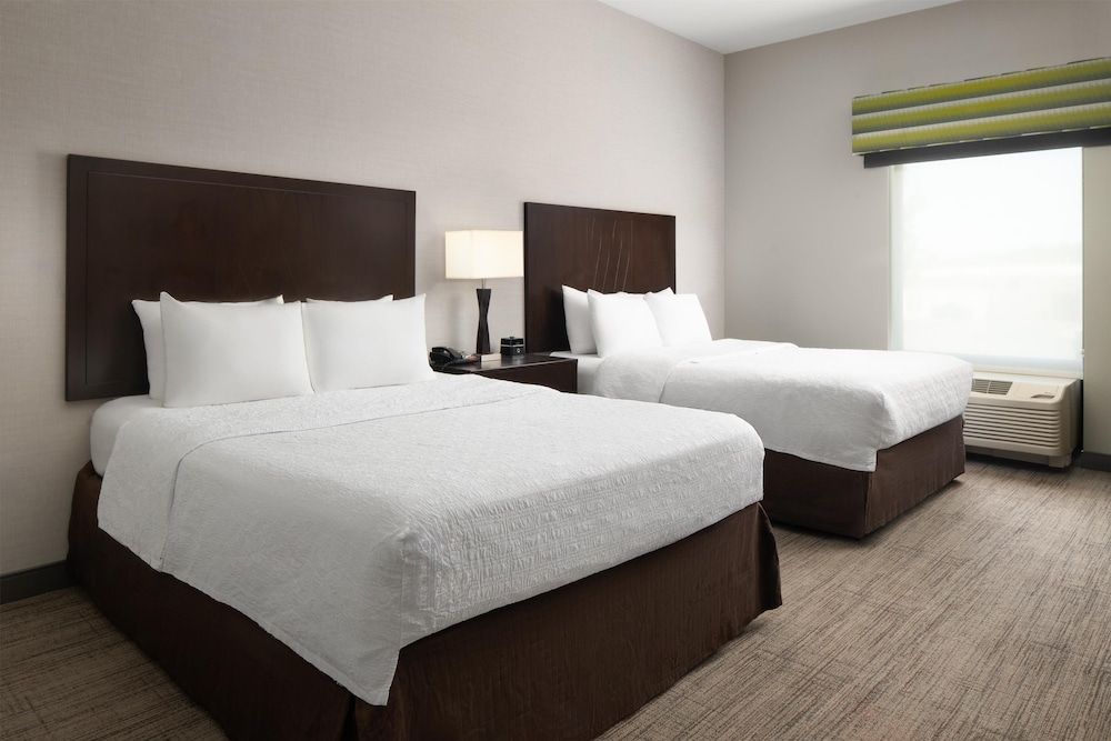 Room, 2 Queen Beds, Accessible, Bathtub