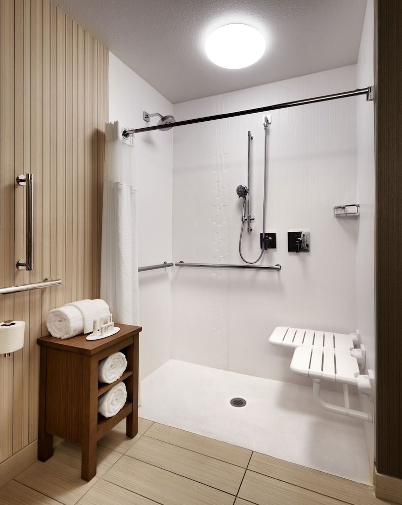 Room, 2 Queen Beds, Non Smoking (Mobility Accessible, Roll-in Shower)