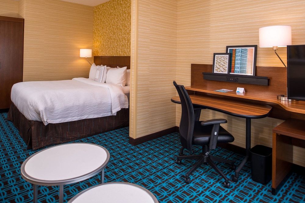 Suite, 1 King Bed with Sofa bed (Mobility/Hearing Accessible, Tub)