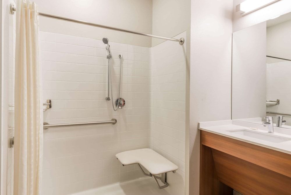 Room, 2 Queen Beds, Accessible, Non Smoking (Mobility/Hearing Accessible)