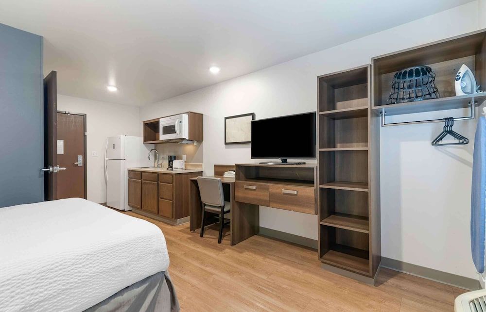 Extended Stay America Suites - Nashua - Merrimack Standard Studio, Non Smoking, Refrigerator & Microwave 2