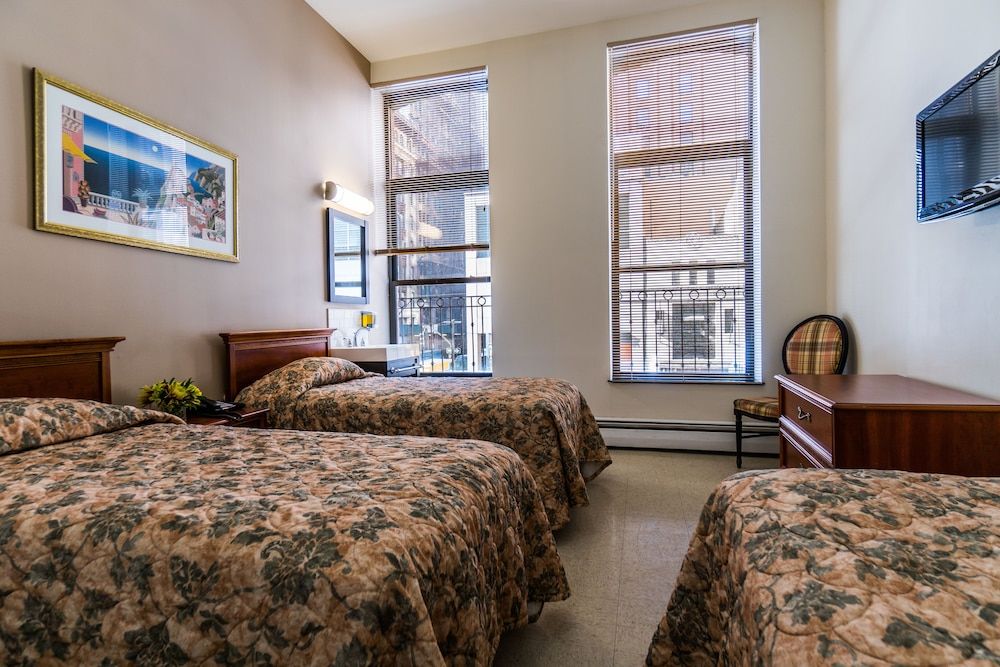 3 Twin Beds-Shared Bath