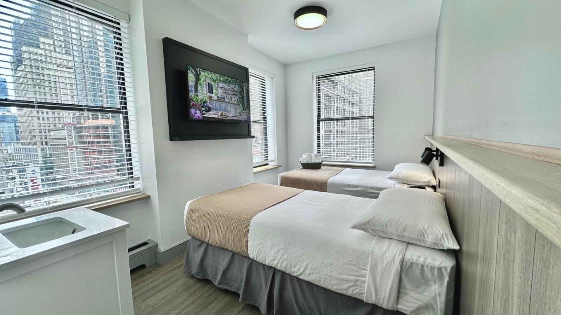 Standard Twin Room with Shared Bathroom