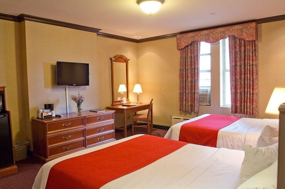 undefined Hotel Newton 3