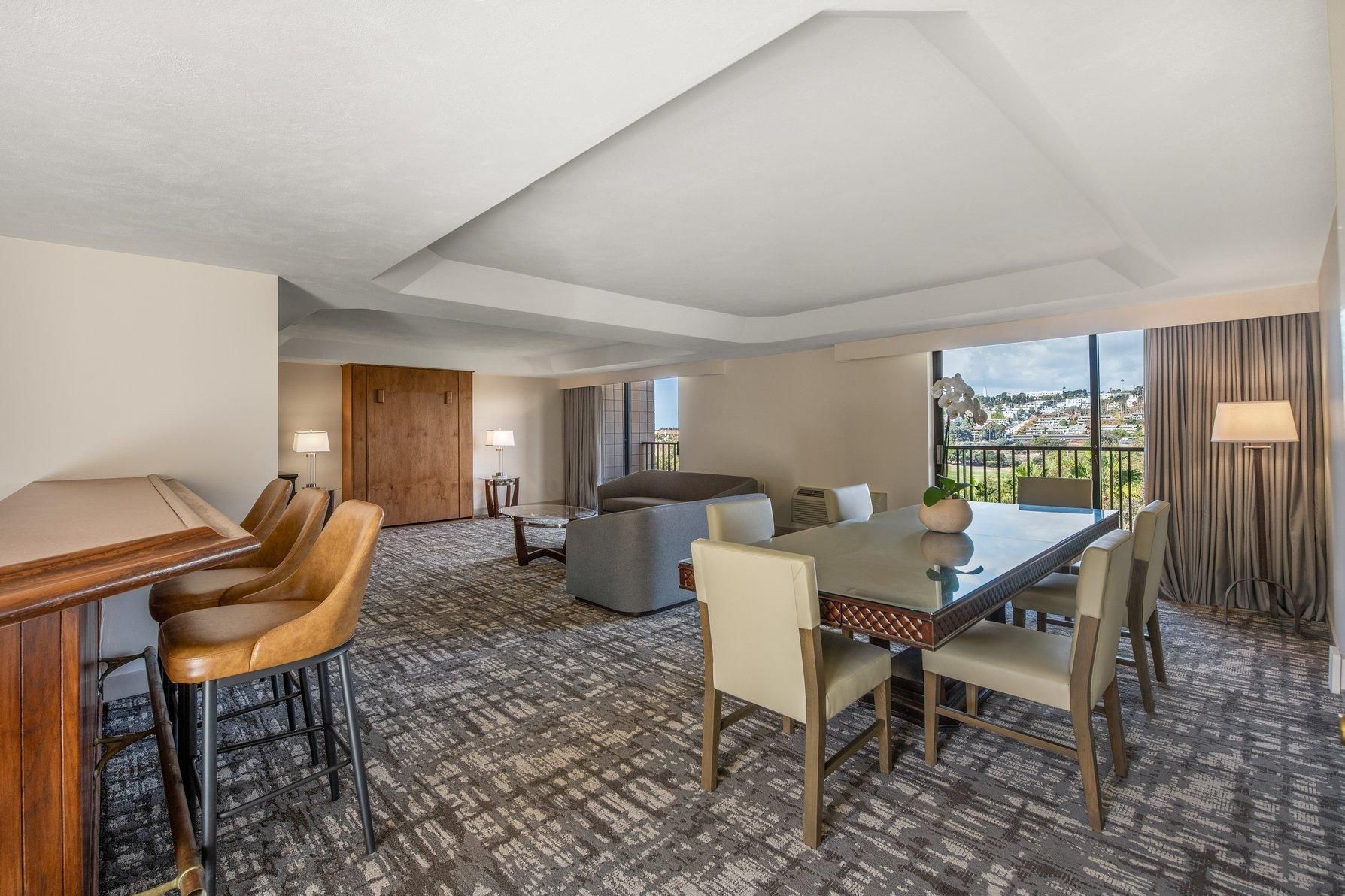 1 Queen Murphy Bed Junior Suite Golf Course View