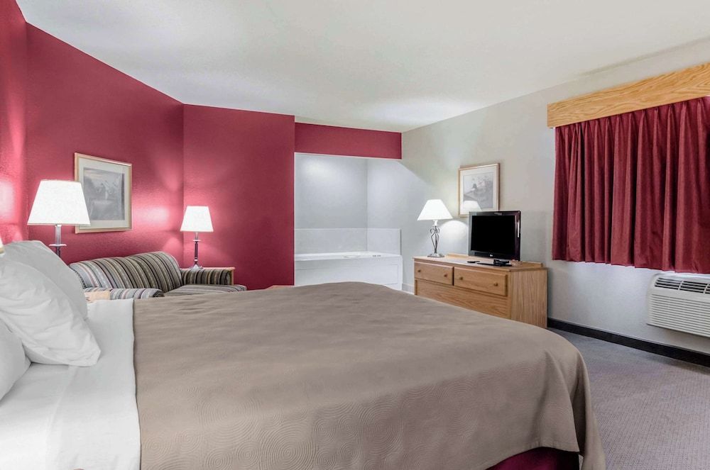 Suite, 1 King Bed, Non Smoking