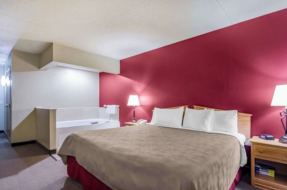 Suite, 1 King Bed, Accessible, Non Smoking