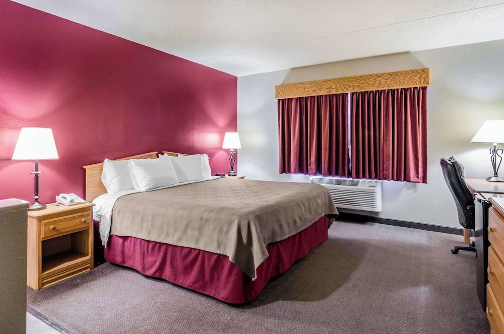 Suite, 1 King Bed, Accessible, Non Smoking